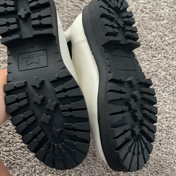 Marc Fisher Chelsea Boot in White Leather 8 1/2 color white and black - Picture 9 of 10